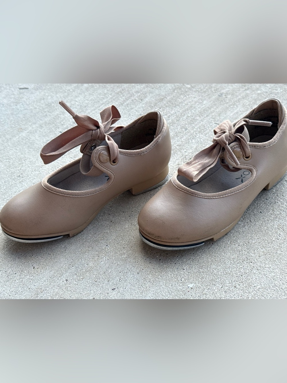 Capezio Girls' Bow Tap Shoes - Taupe